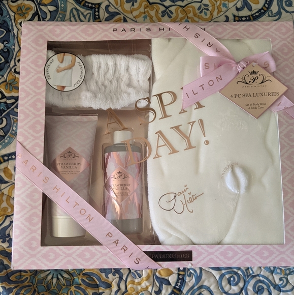 Paris Hilton Other - Paris Hilton 4-PC Spa Luxuries Set